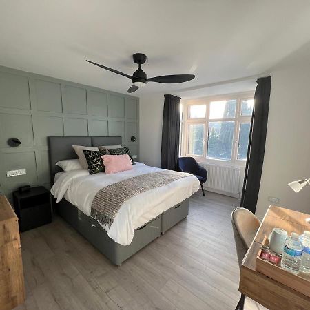 United Home B&B Salford  Bagian luar foto