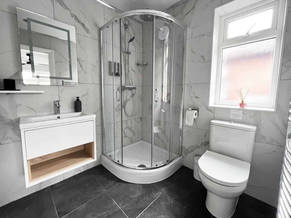 United Home B&B Salford  Bagian luar foto
