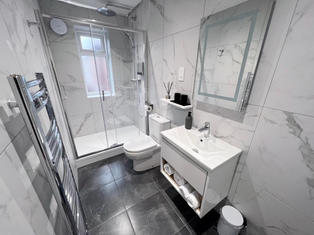 United Home B&B Salford  Bagian luar foto