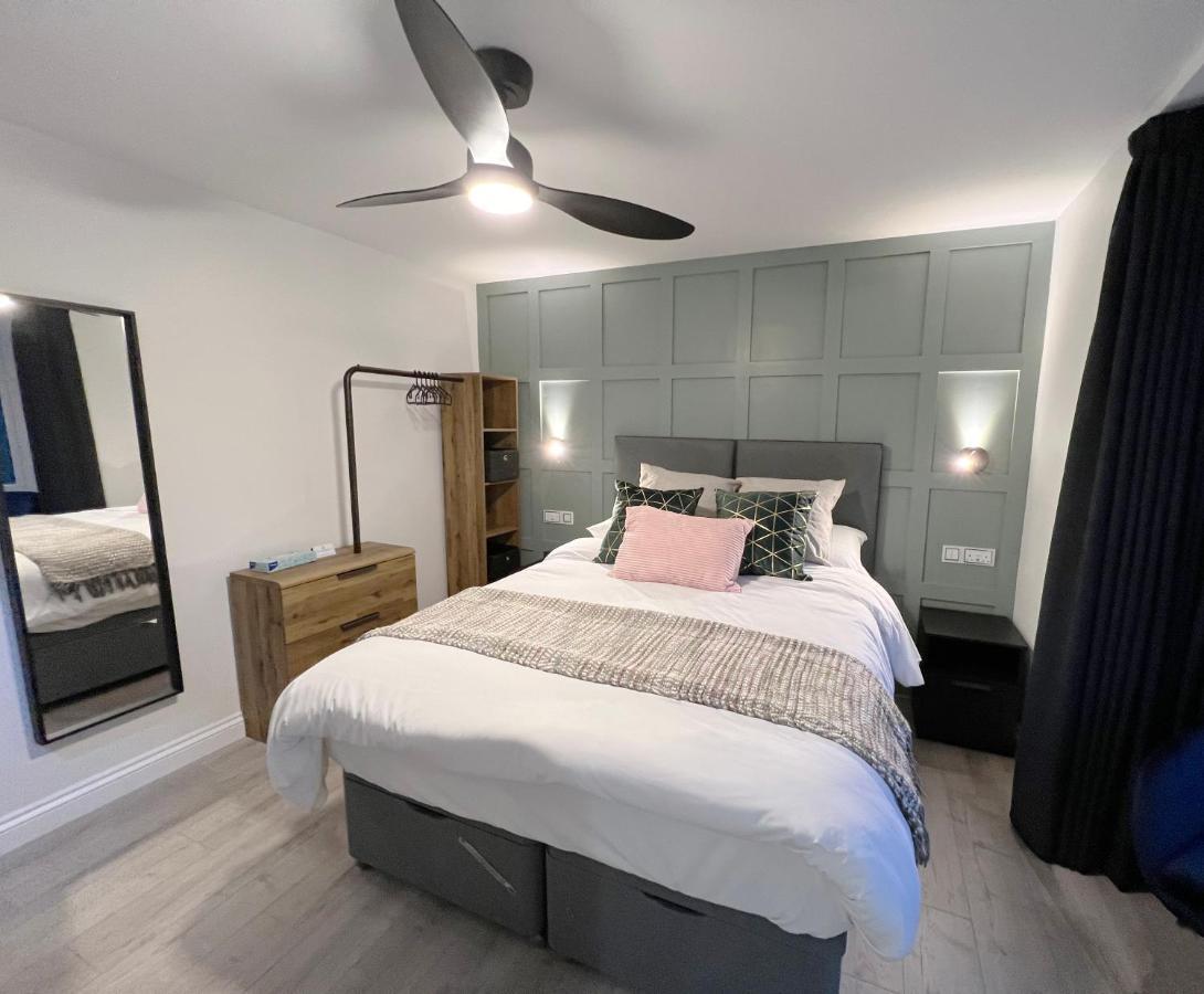 United Home B&B Salford  Bagian luar foto