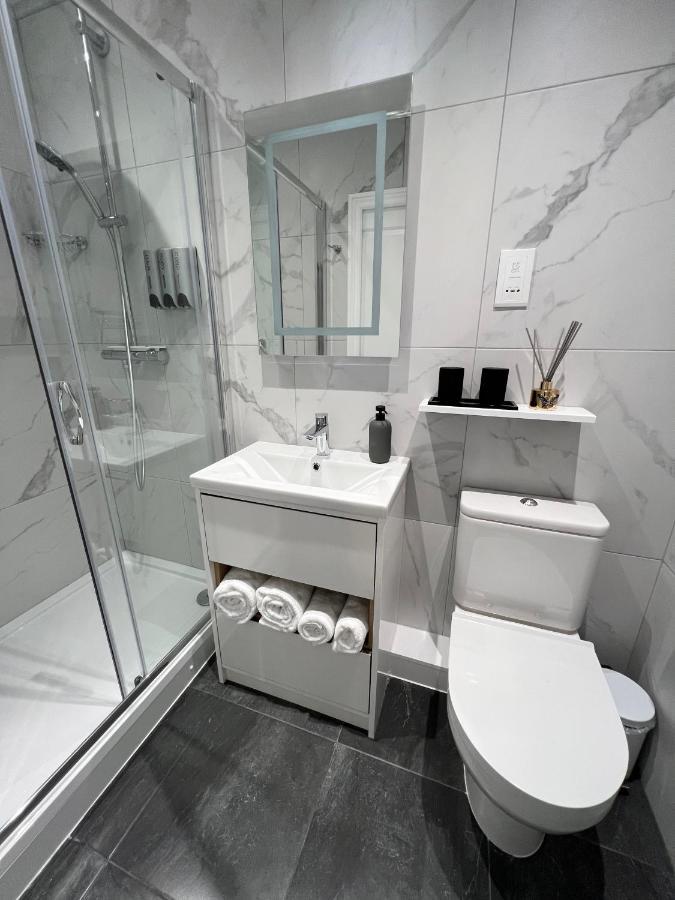 United Home B&B Salford  Bagian luar foto