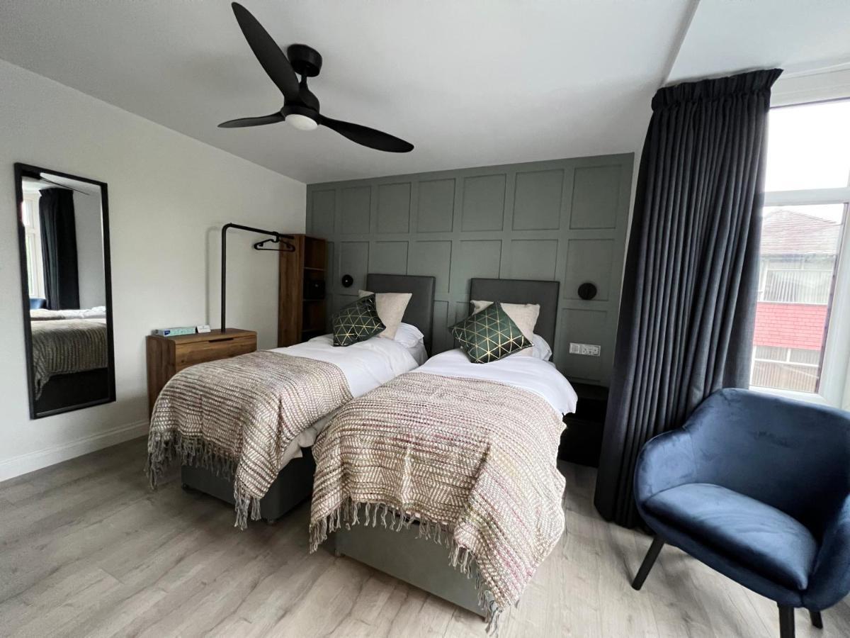 United Home B&B Salford  Bagian luar foto