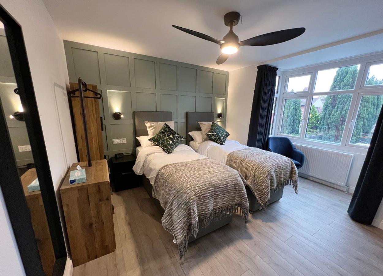 United Home B&B Salford  Bagian luar foto