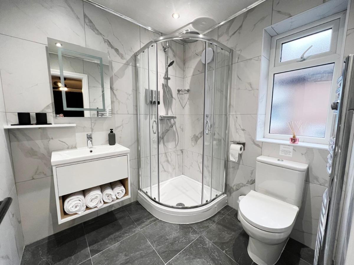 United Home B&B Salford  Bagian luar foto