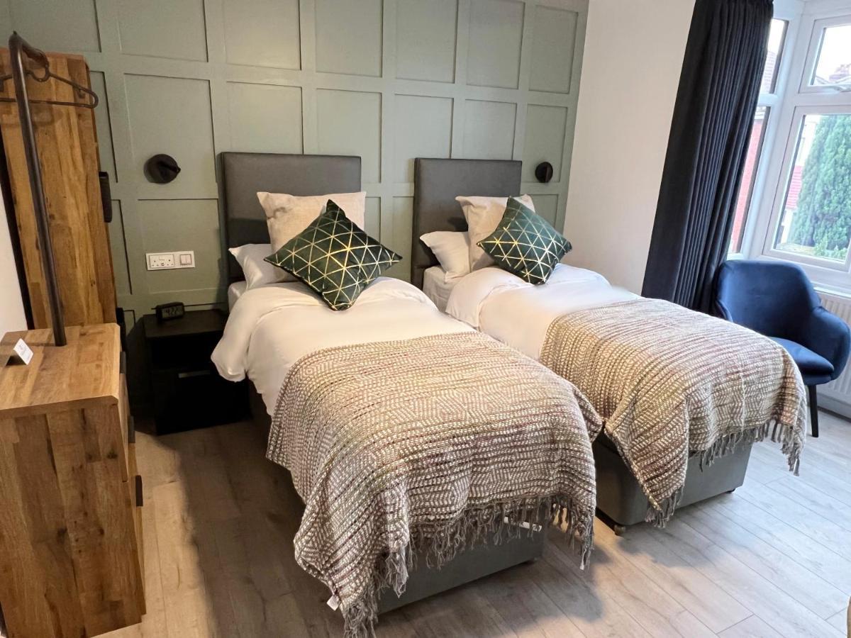 United Home B&B Salford  Bagian luar foto